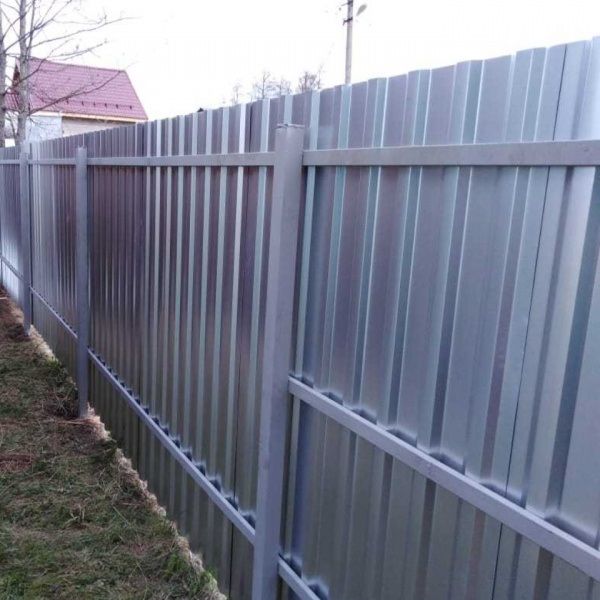 Нержавеющий профлист С20 на промышленном объекте